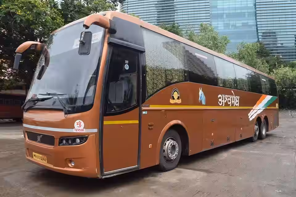 Buses (21–53 Seaters)